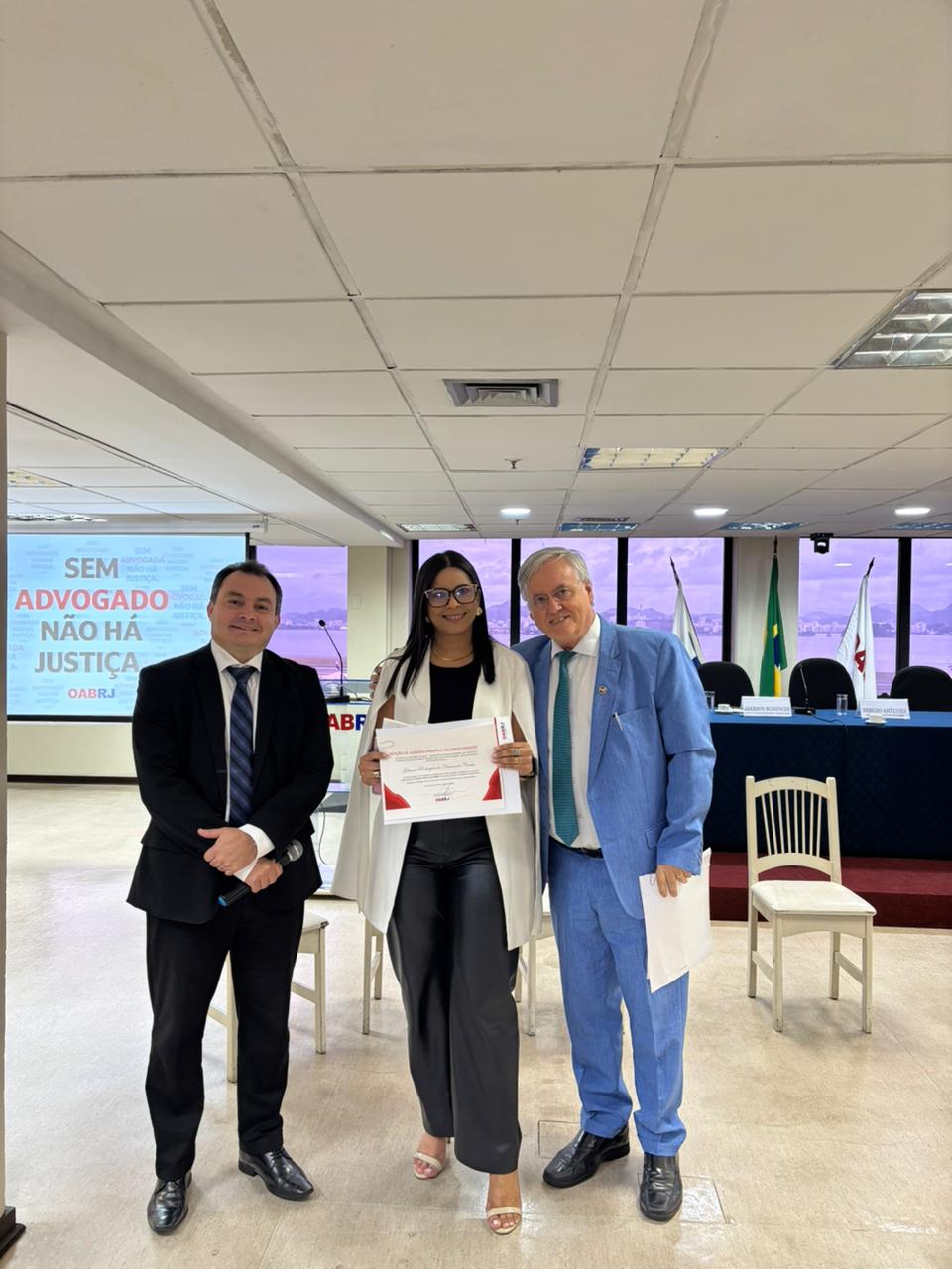 MENÇÃO HONROSA À AUTORA - Dra. Gilmara Nascimento - Advogada